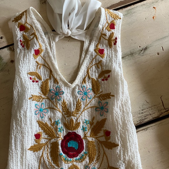 Sleeveless flowy top - Picture 2 of 5